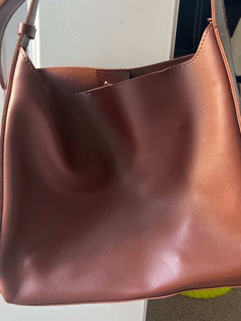 Classic Women's Saddle Tote Bag in‎ Brown